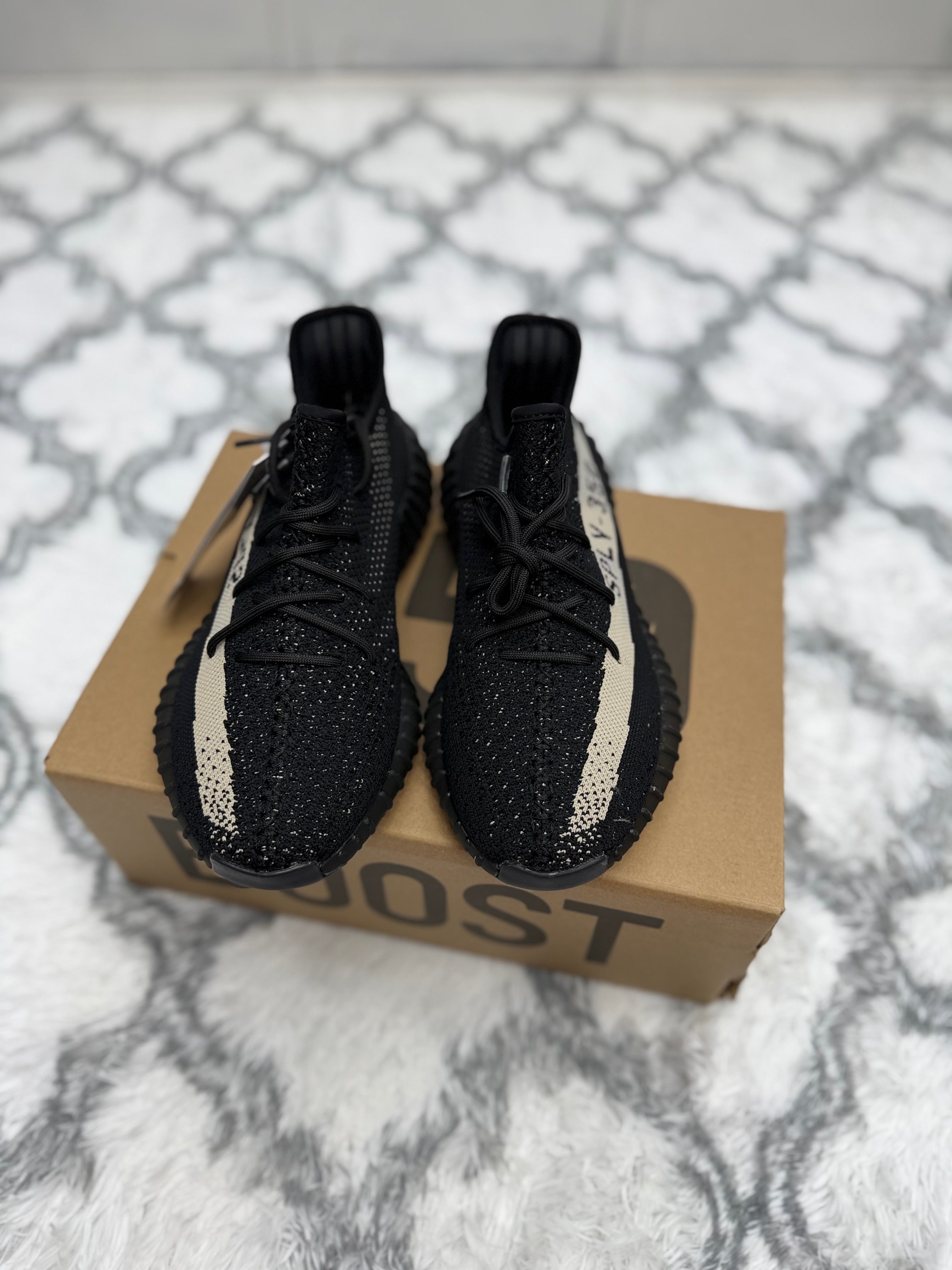 YEEZY BOOTS 350 SIZE 7.5