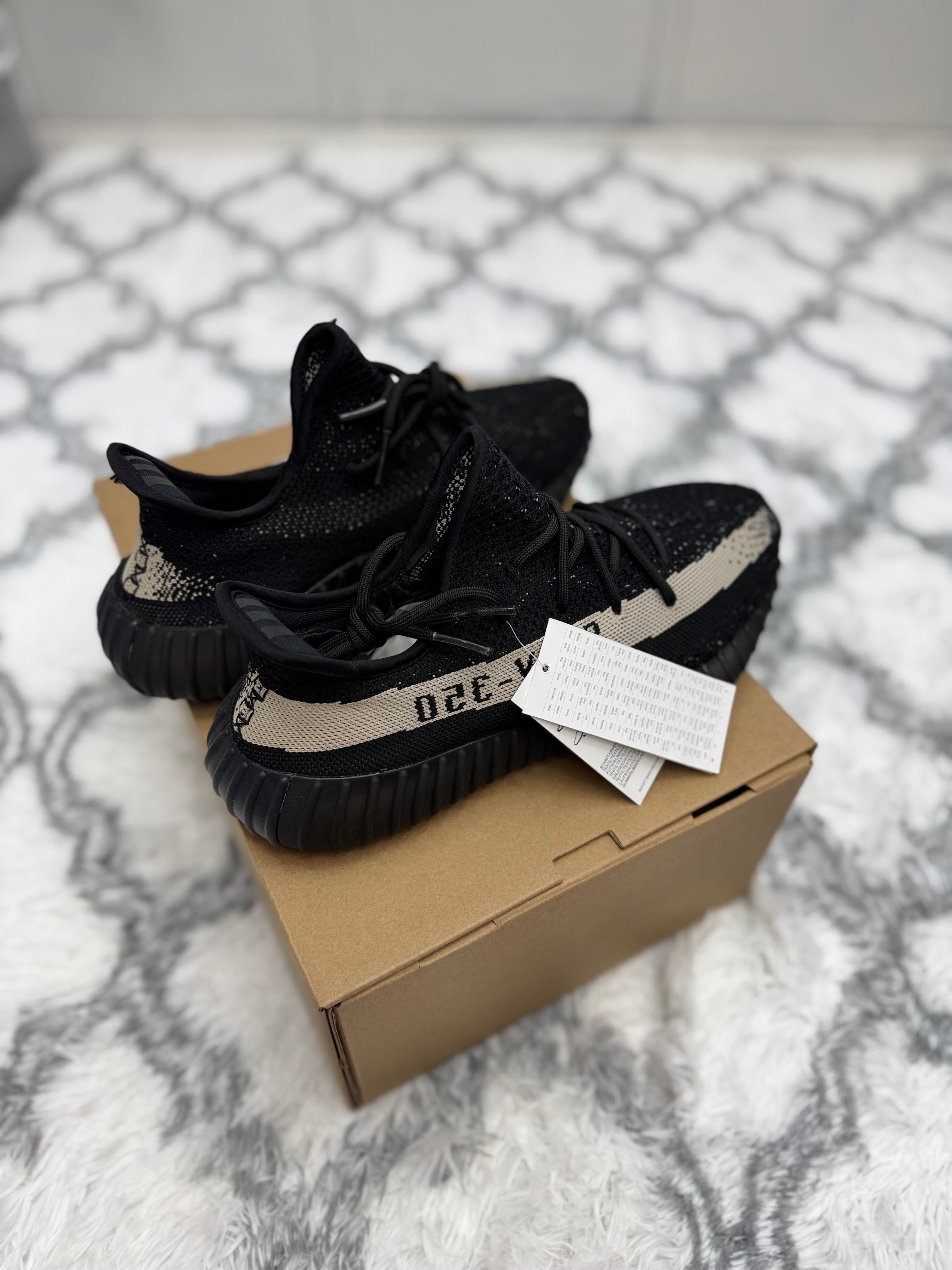 YEEZY BOOTS 350 SIZE 7.5